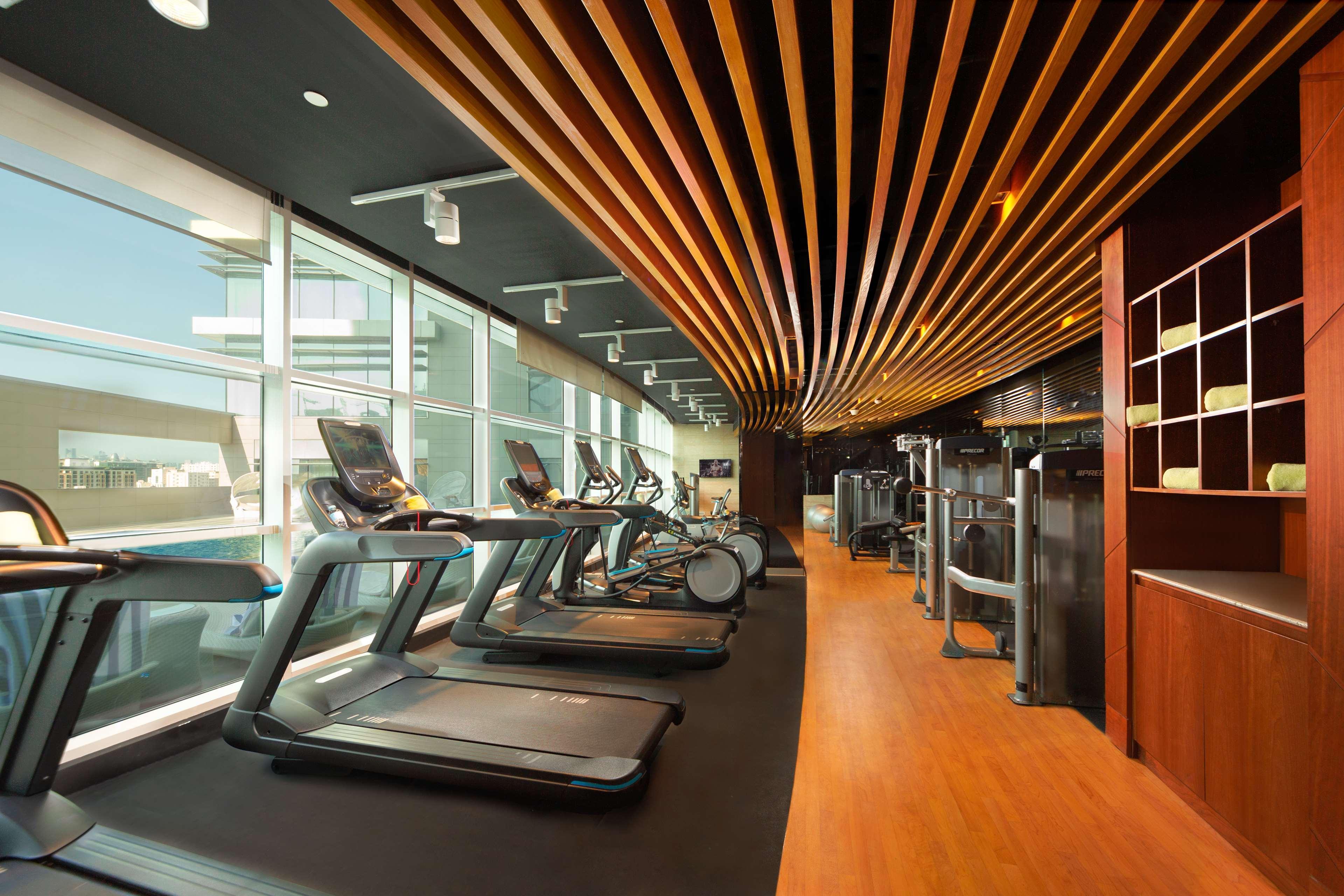 Hotel Dusitd2 Salwa Doha Exterior foto The gym at the 1018